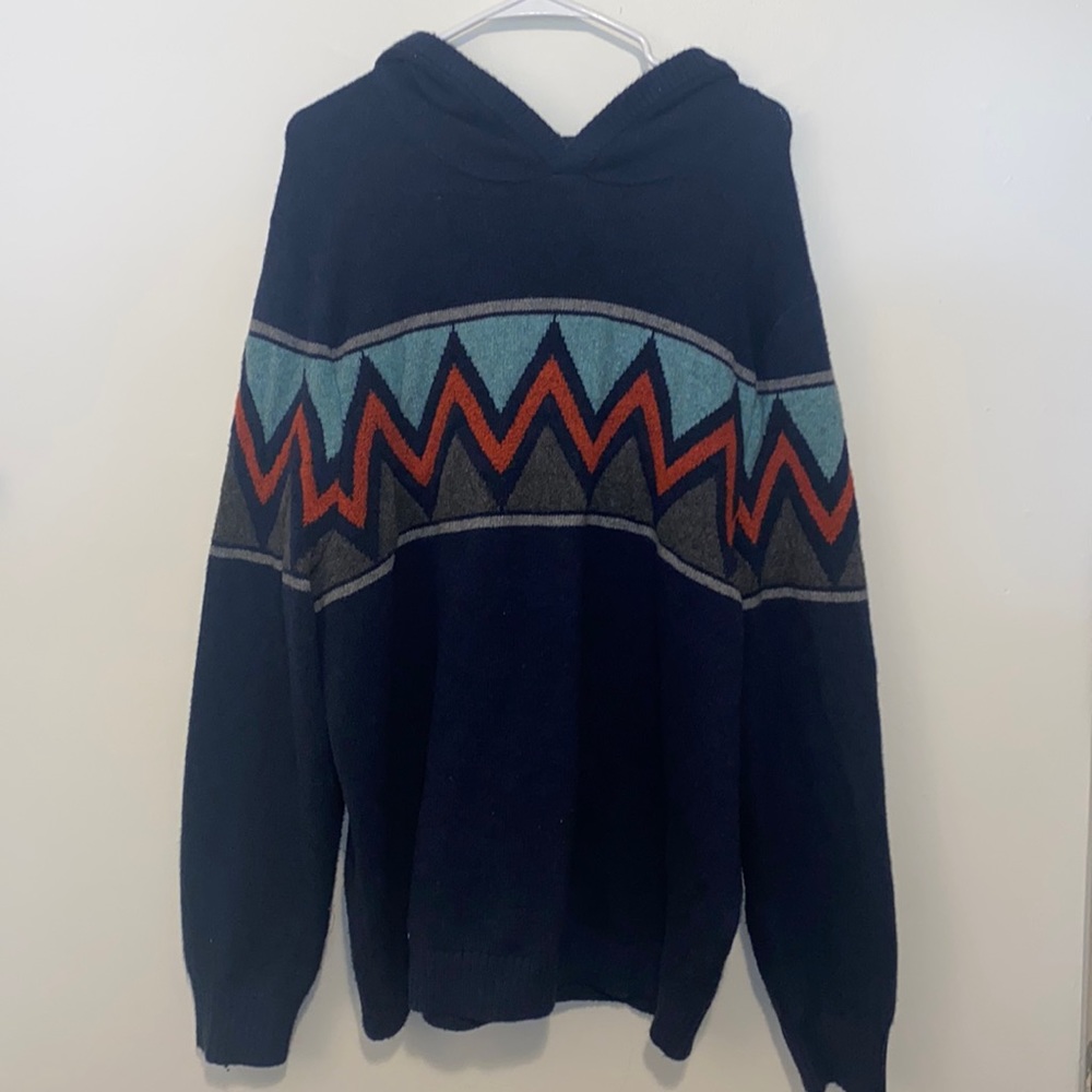 XL Goodfellow & Co Mens Navy Blue & Red Zig-Zag Pattern Sweater with a Hoodie - Picture 3 of 6